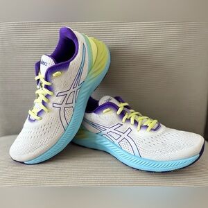 ASICS Women's GEL-Excite 8 in the "White/Ocean Decay" size 9